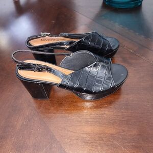 Elegant Black Croc-Embossed Platform Slingbacks